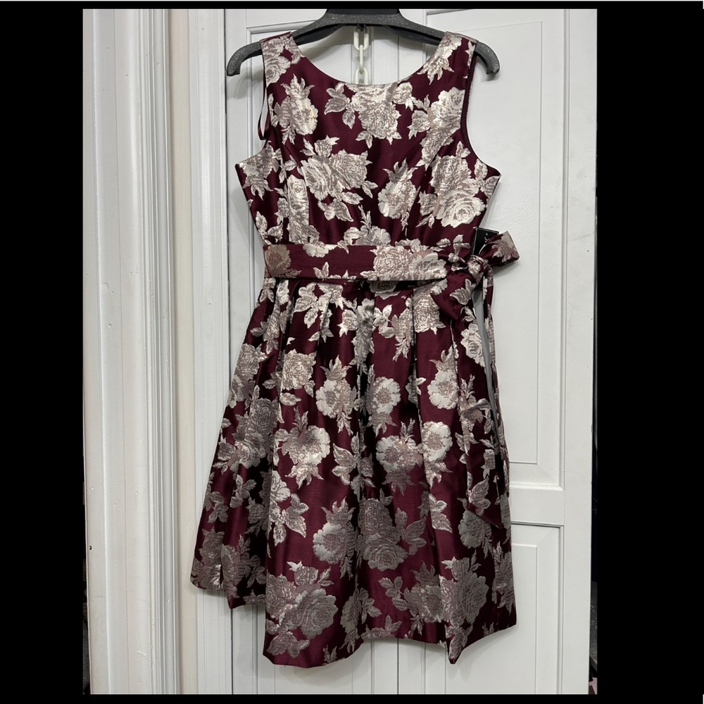 NWT Jessica Howard metallic dress